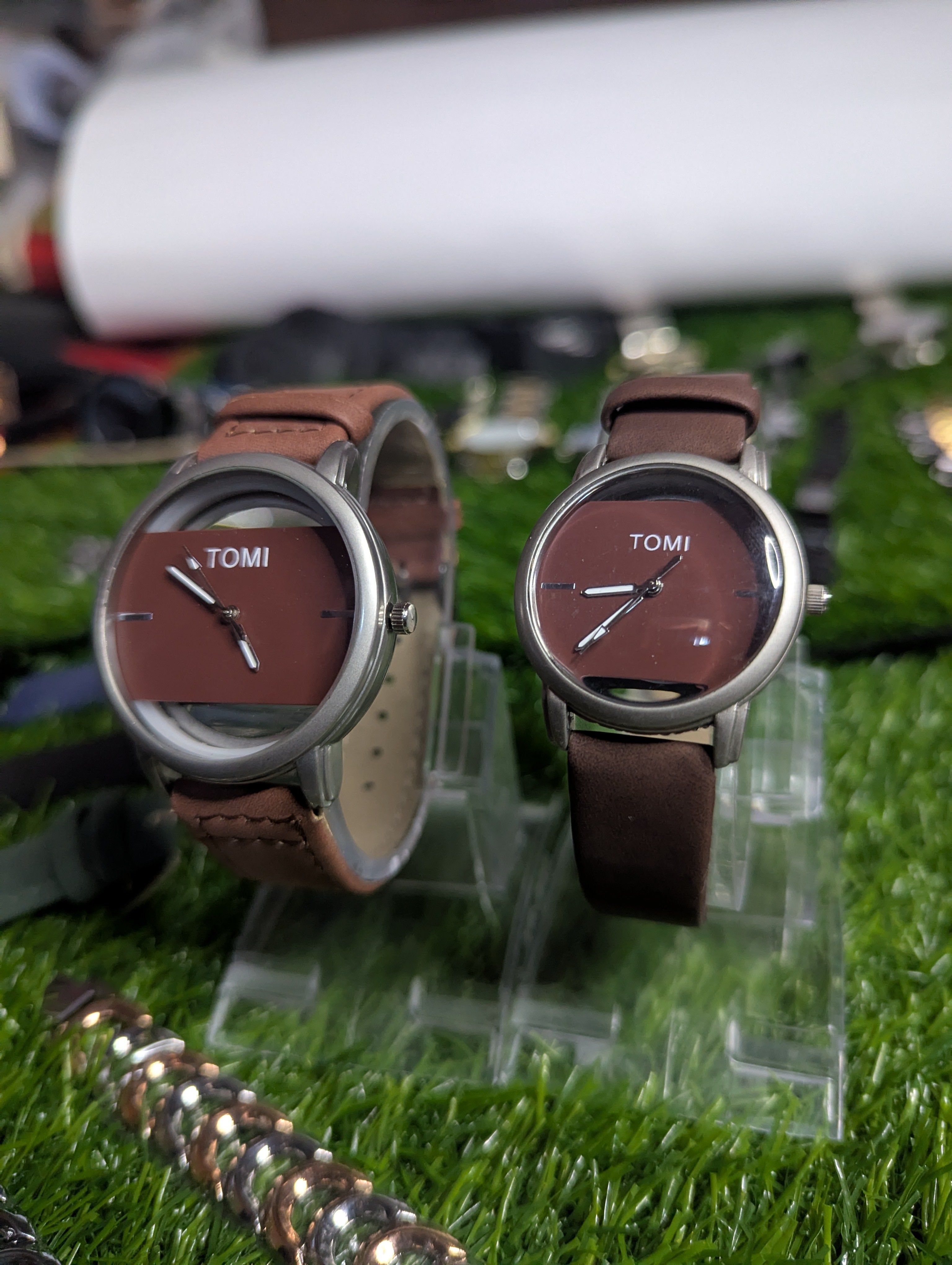 TOMI COUPLE WATCH GOOD LOOKING DILE GOOD QUALITY STRAP GLASS BACK AMAZING OFFER PRICE