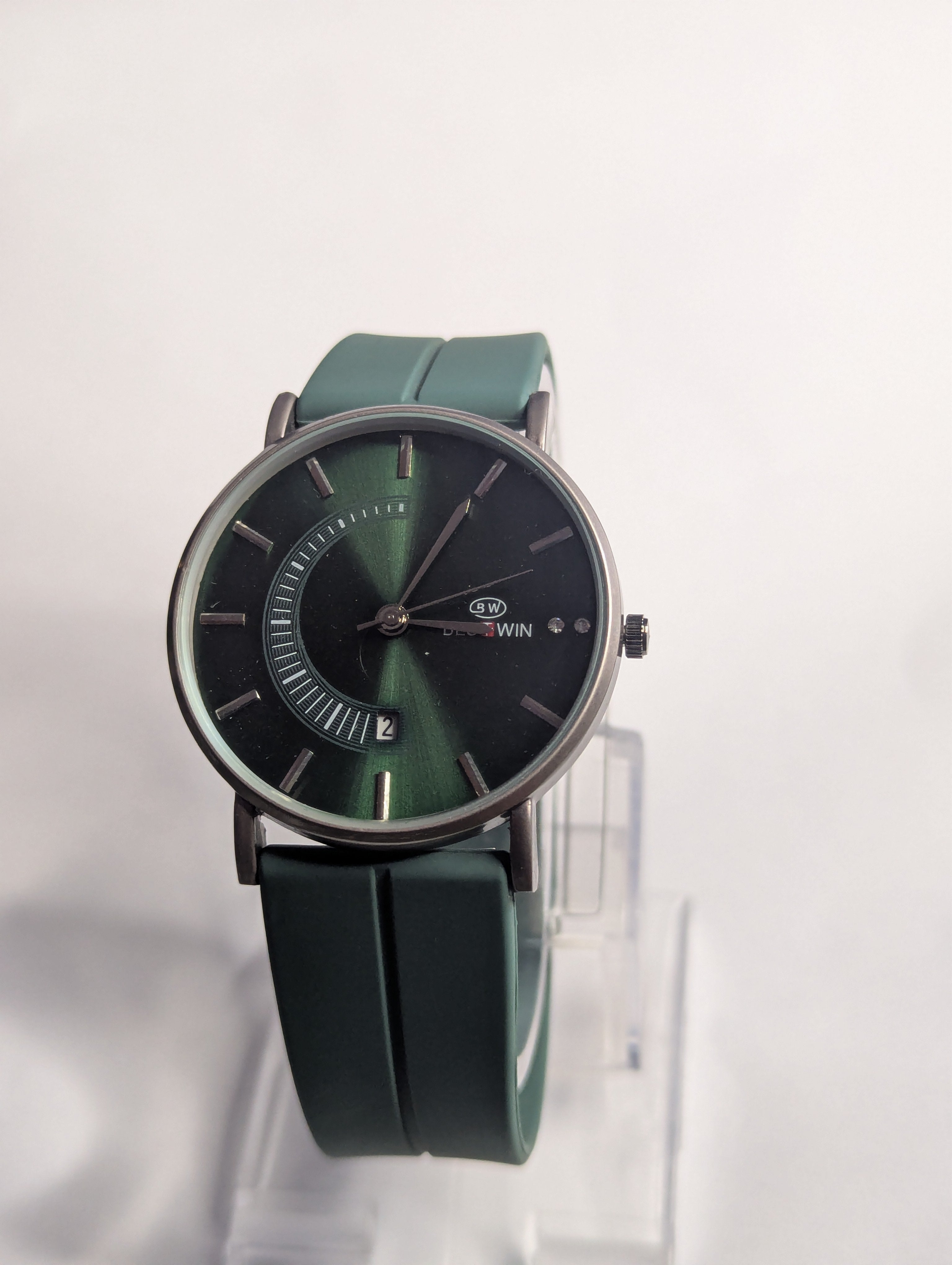 Best Win Watch Premium Quailty with Smart  Magnet Lock + date High Quailty Rubber