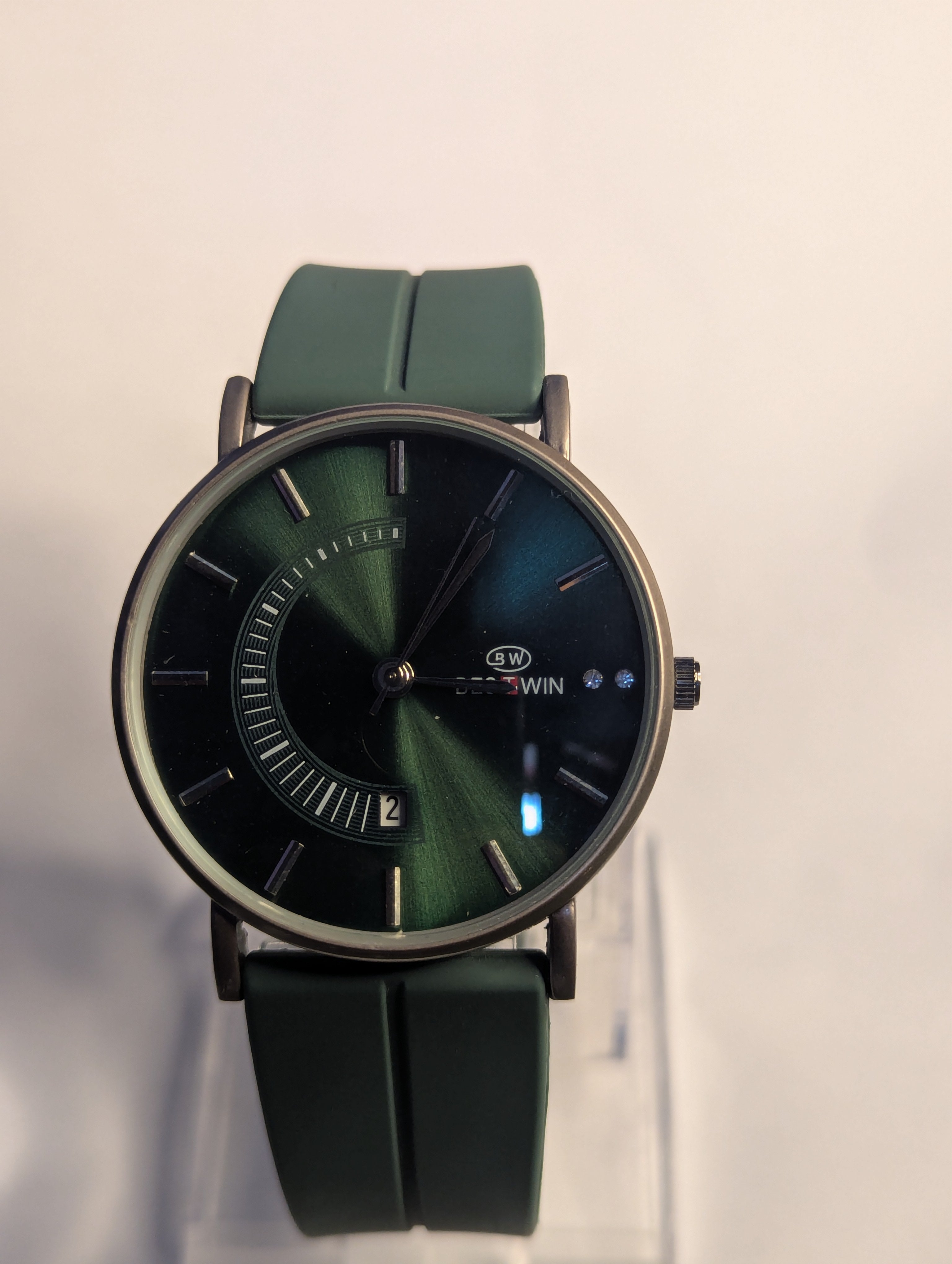 Best Win Watch Premium Quailty with Smart  Magnet Lock + date High Quailty Rubber