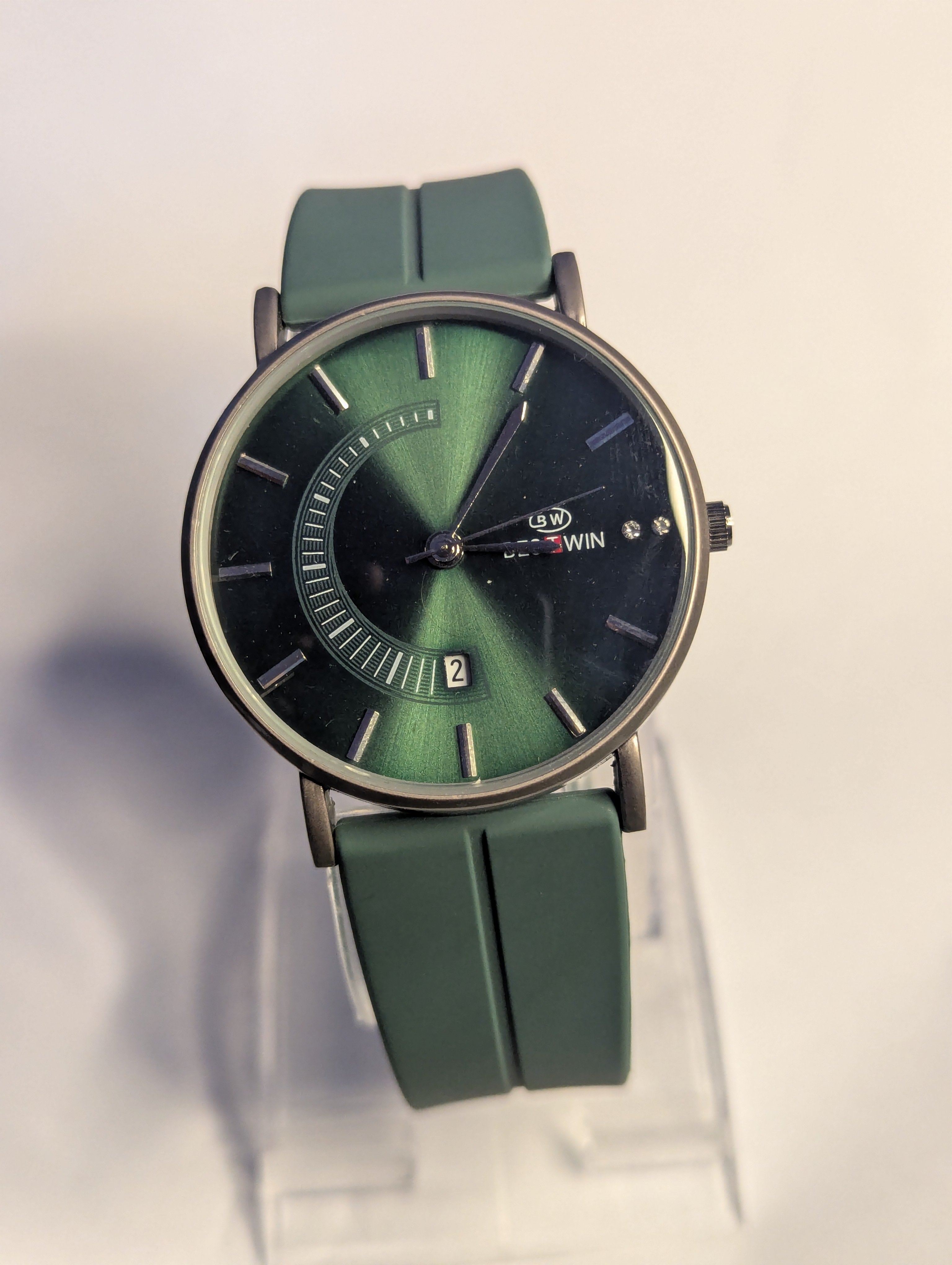 Best Win Watch Premium Quailty with Smart  Magnet Lock + date High Quailty Rubber