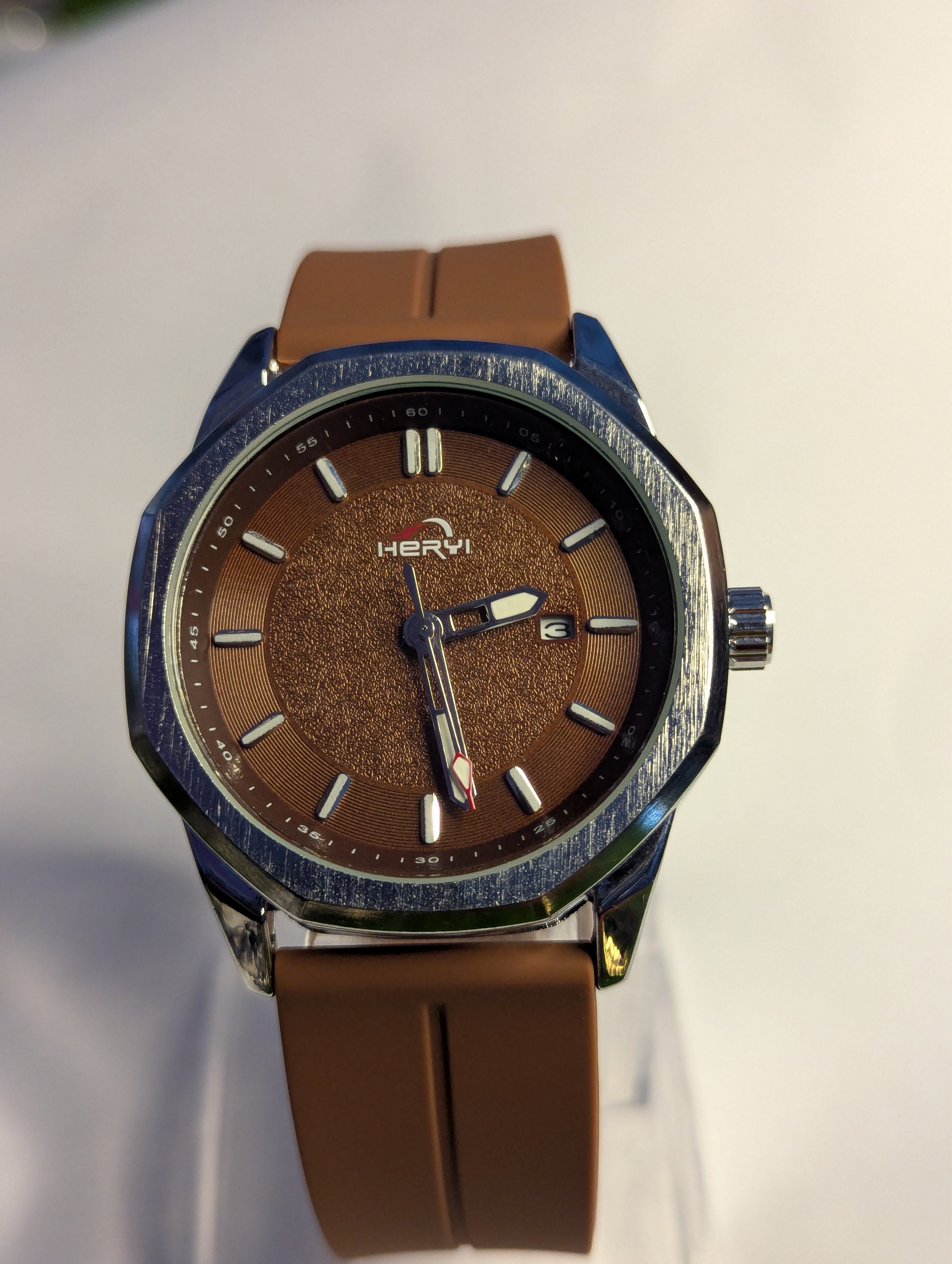 Heryi Watch For Men Premium Quailty Mangnet Lock +Date  High Quailty