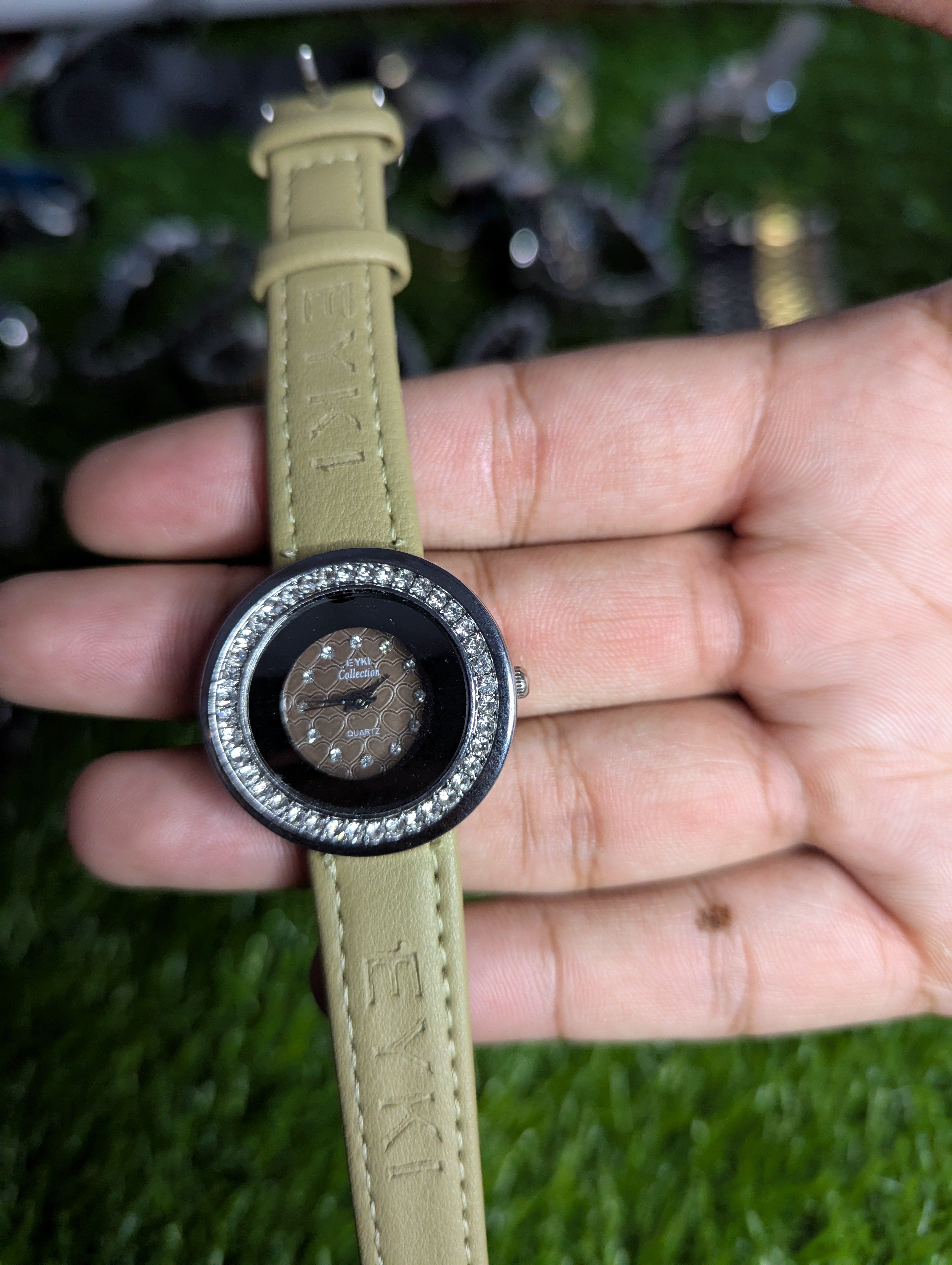 Fashion Women Diamond  Watches Ladies Leather Strap Watches Womens Wrist Watches