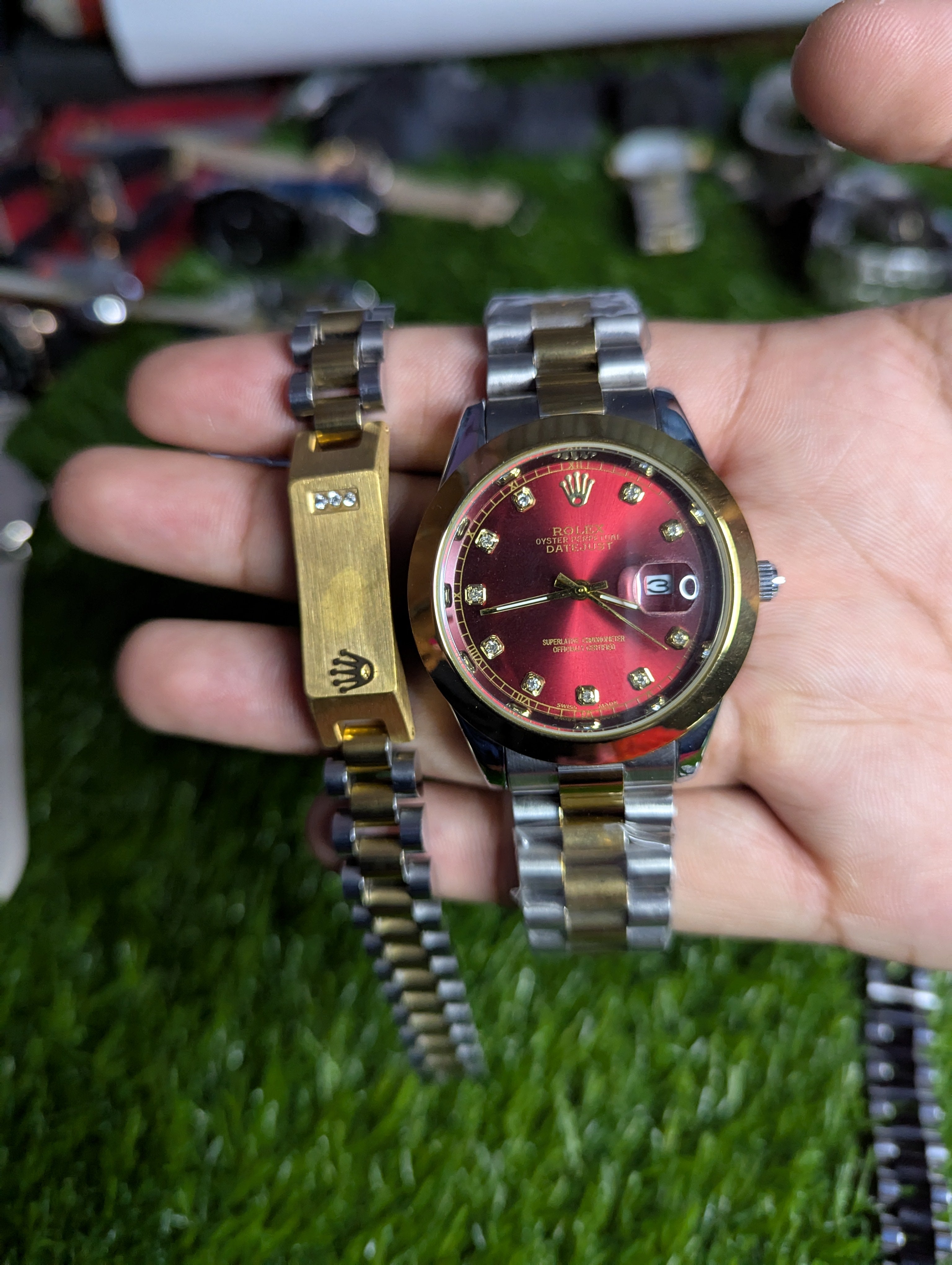 “Luxury Rolexx Oyster Red Dial Perpetual Datejust Men’s Stainless Steel Classic Watch with free Breslate  – Classic Silver Dial”